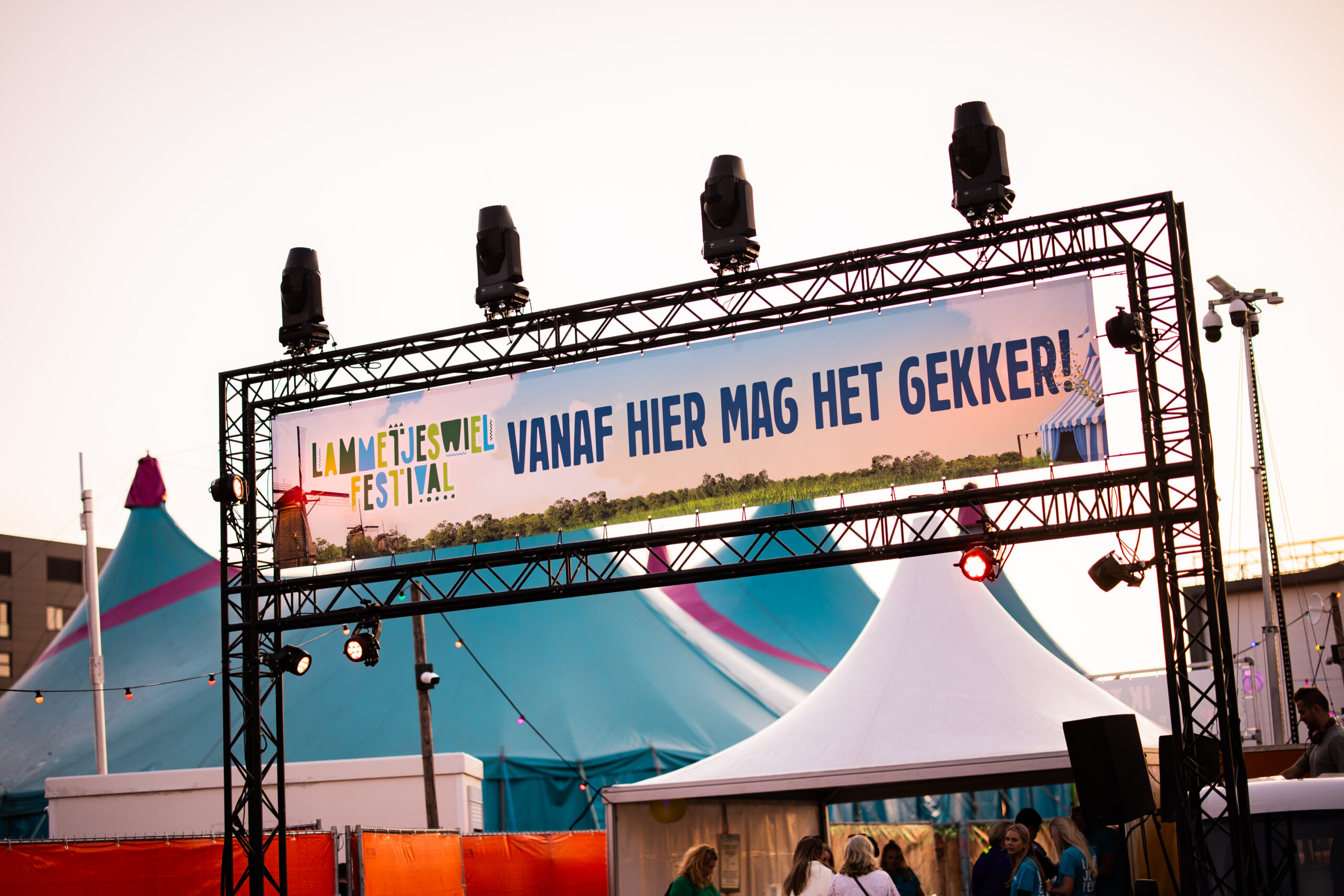 Entreepoort voor Buiten | 6m breed x 4,7m hoog